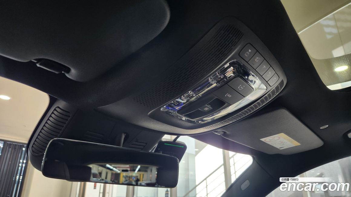 Mercedes-Benz EQB 2025