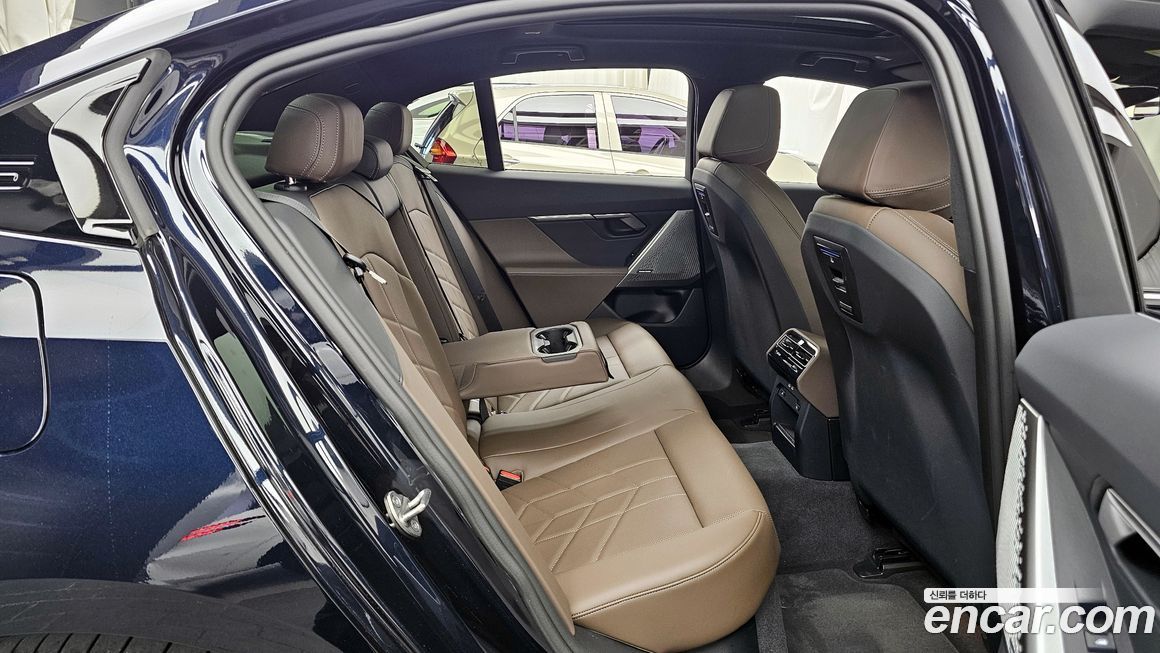 BMW 5-Series 2024