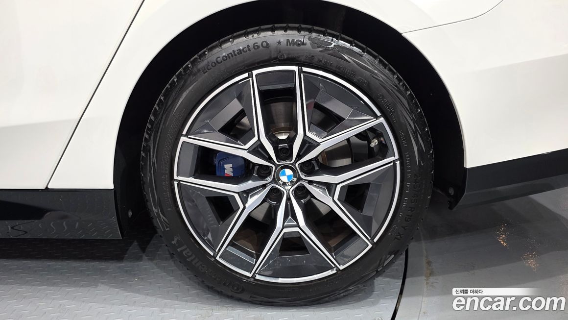 BMW 5-Series 2024