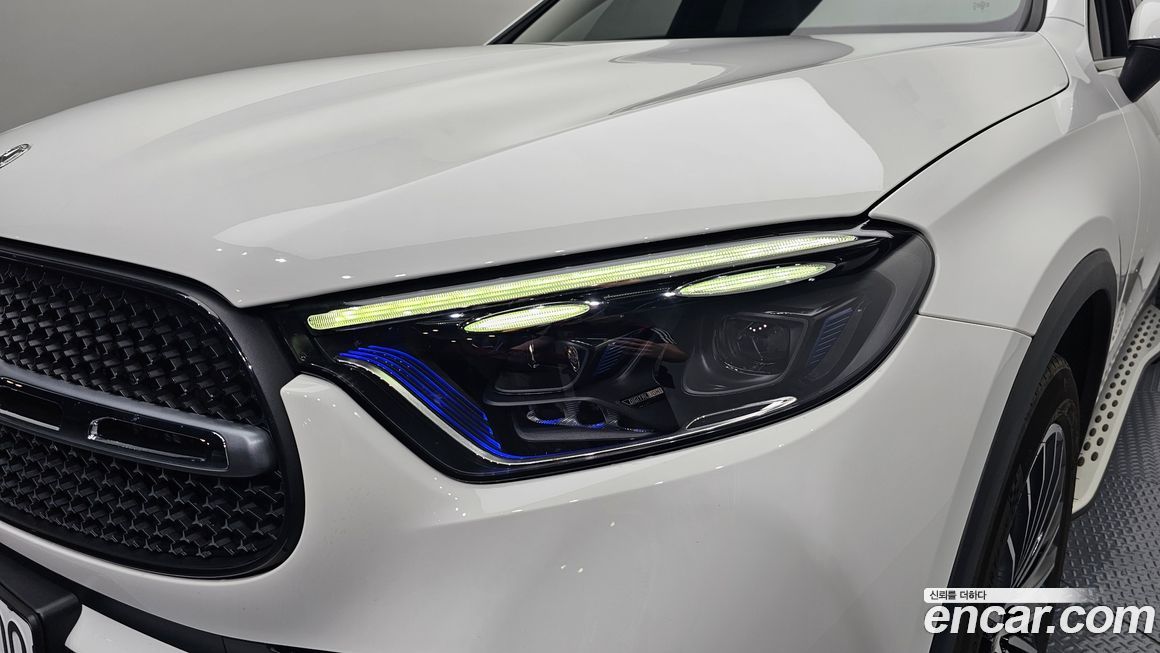 Mercedes-Benz GLC-Class 2023