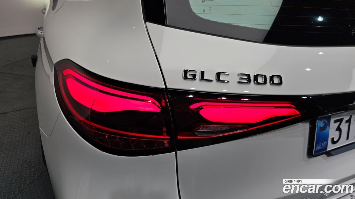 Mercedes-Benz GLC-Class 2025