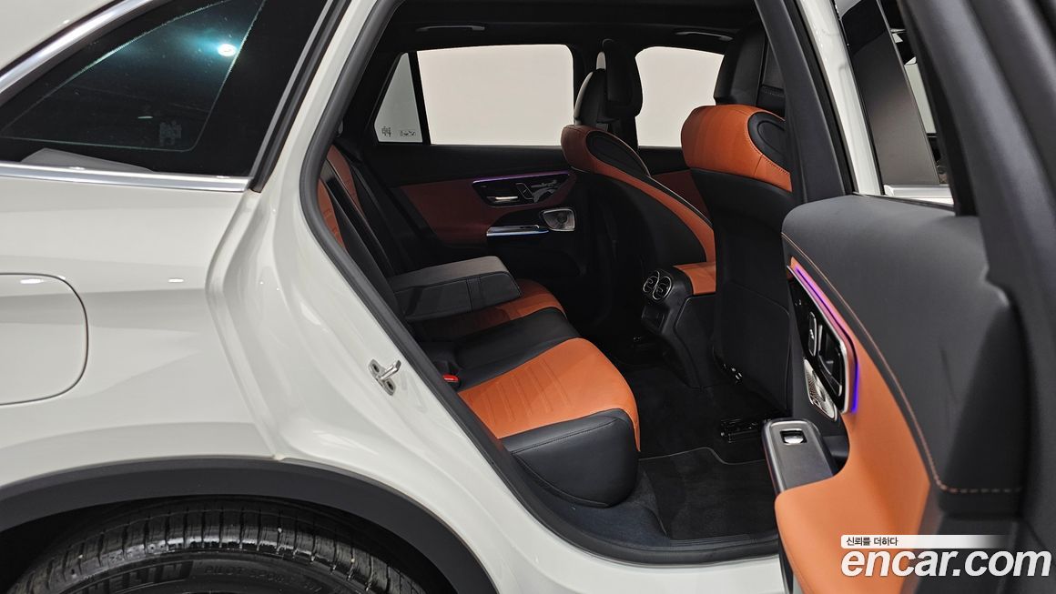 Mercedes-Benz GLC-Class 2025