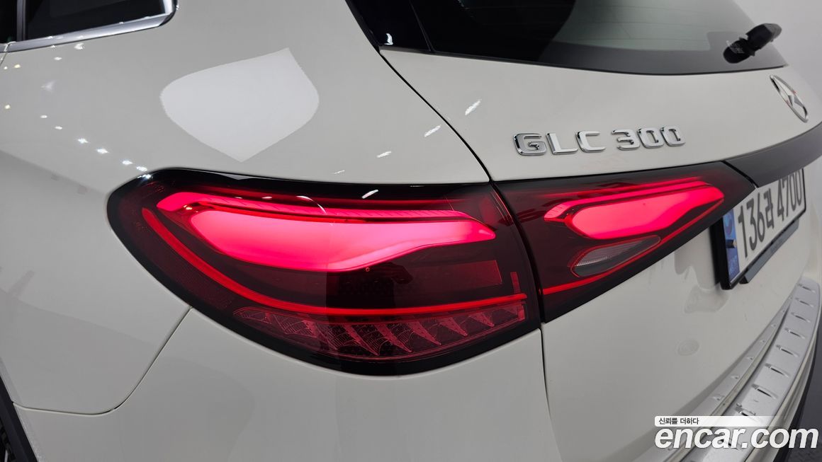 Mercedes-Benz GLC-Class 2023