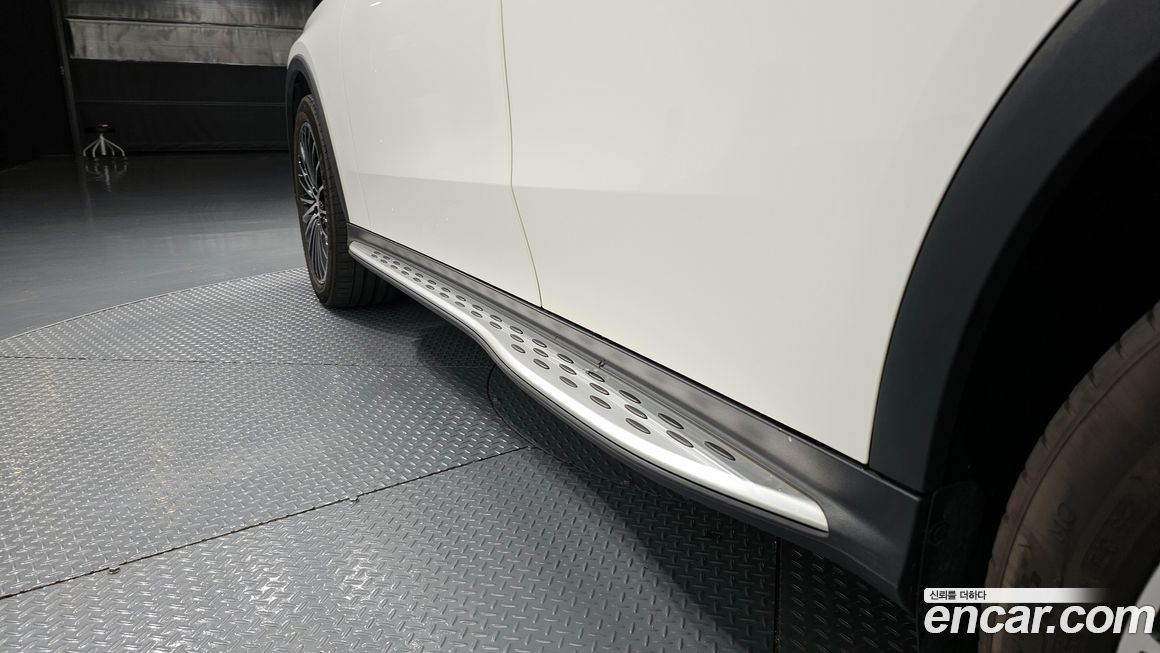 Mercedes-Benz GLC-Class 2023