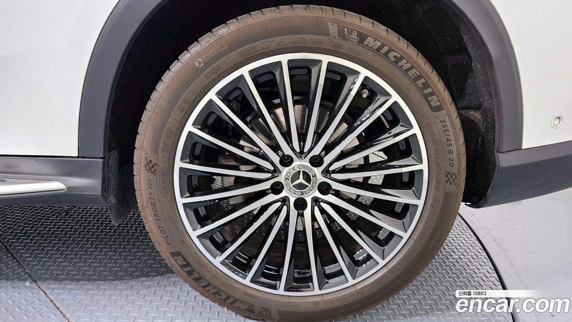 Mercedes-Benz GLC-Class 2023