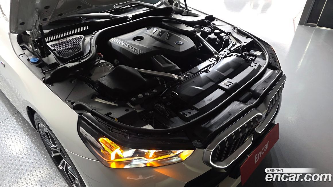 BMW 5-Series 2024