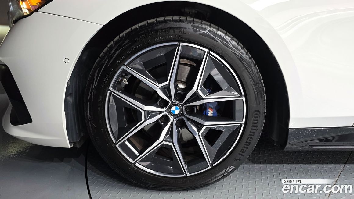 BMW 5-Series 2024