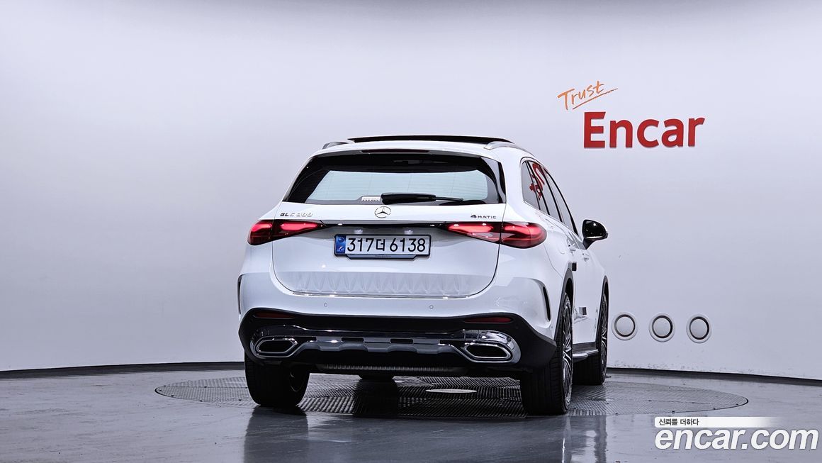 Mercedes-Benz GLC-Class 2025