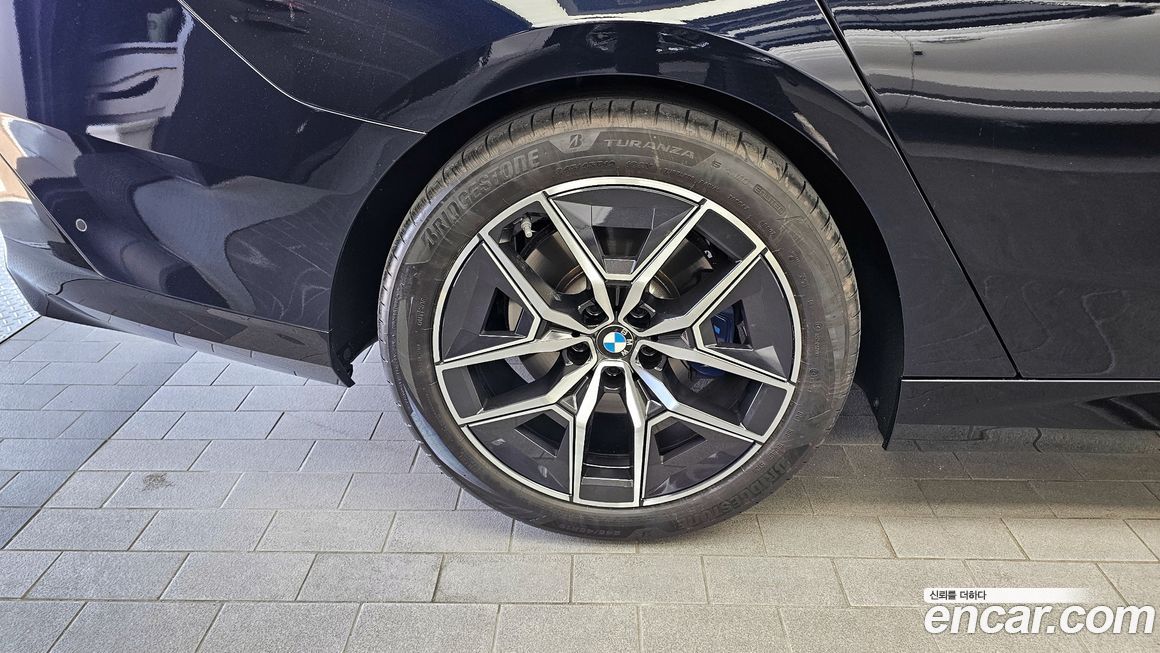BMW 5-Series 2024