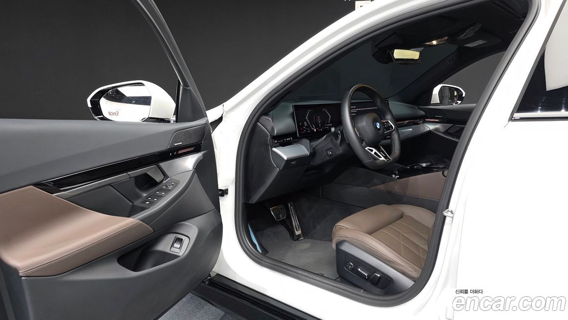 BMW 5-Series 2024