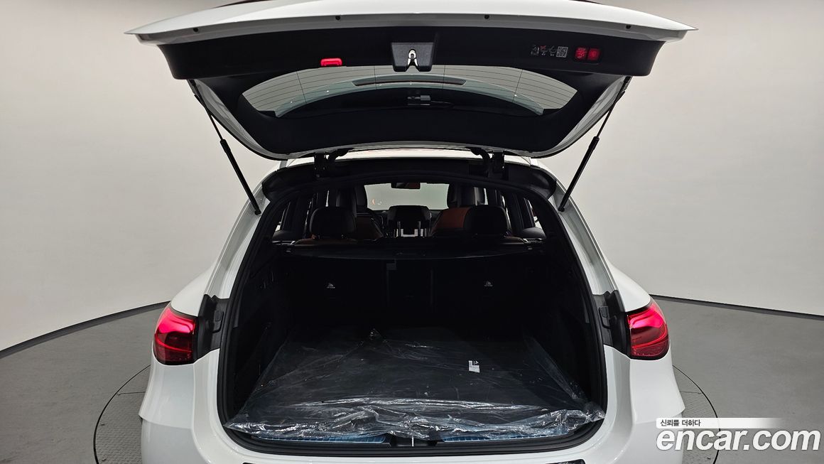 Mercedes-Benz GLC-Class 2025