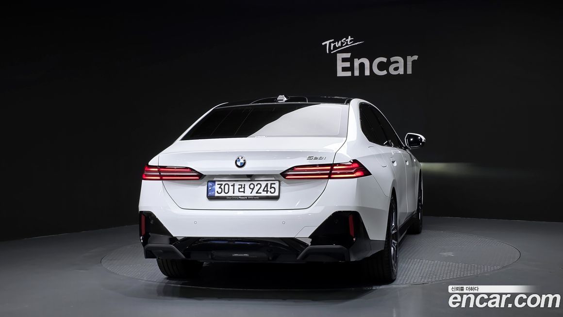 BMW 5-Series 2024