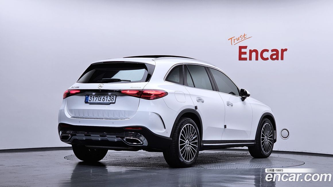 Mercedes-Benz GLC-Class 2025