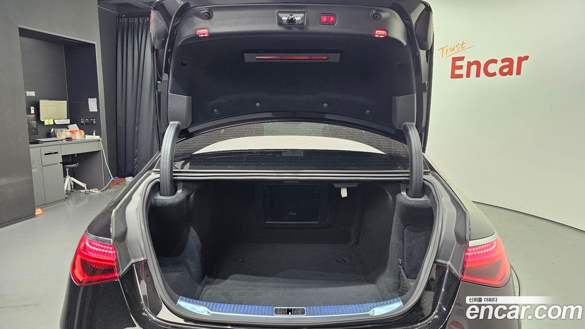 Mercedes-Benz S-Class 2023