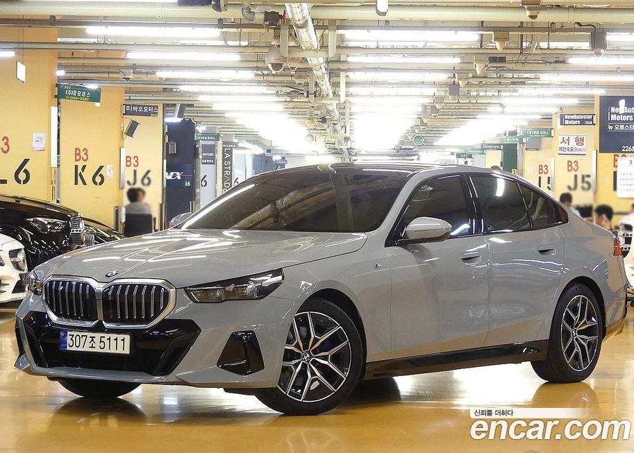 BMW 5-Series 2024