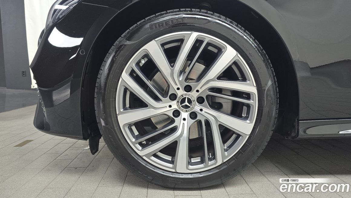 Mercedes-Benz E-Class 2024