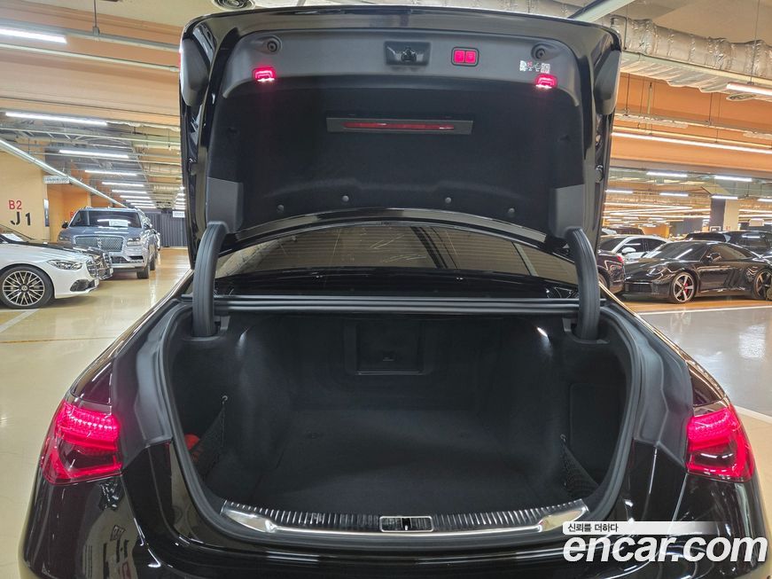 Mercedes-Benz S-Class 2025