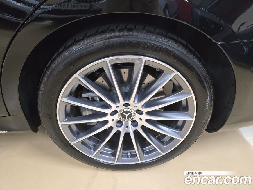 Mercedes-Benz S-Class 2025