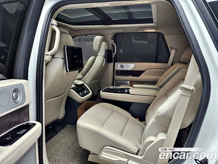 Lincoln Navigator 2021