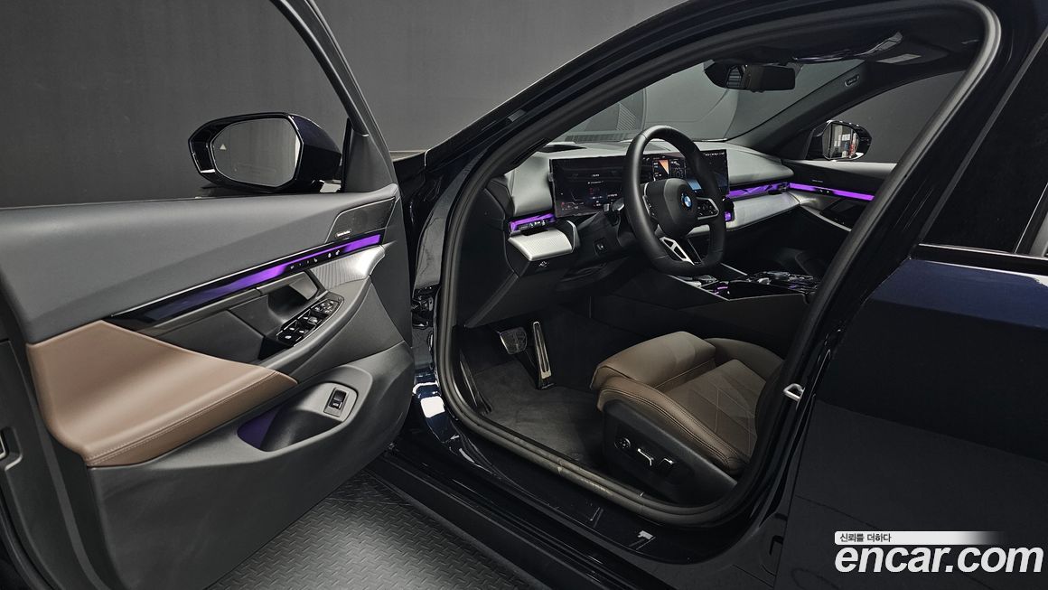 BMW 5-Series 2025