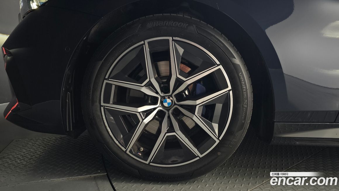 BMW 5-Series 2025
