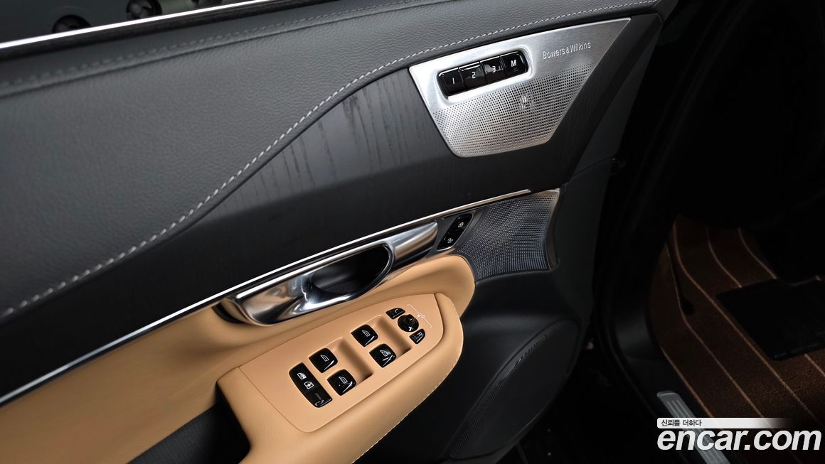Volvo XC90 2025
