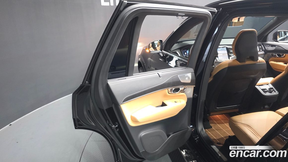 Volvo XC90 2025