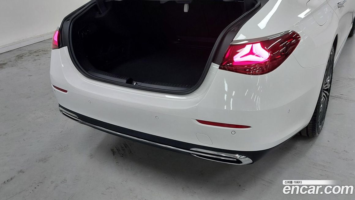 Mercedes-Benz E-Class 2024