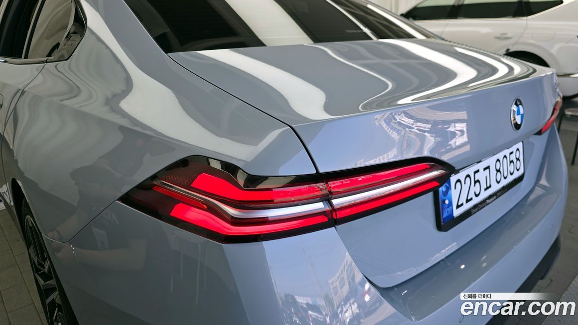 BMW 5-Series 2024