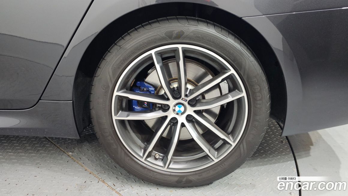 BMW 5-Series 2023