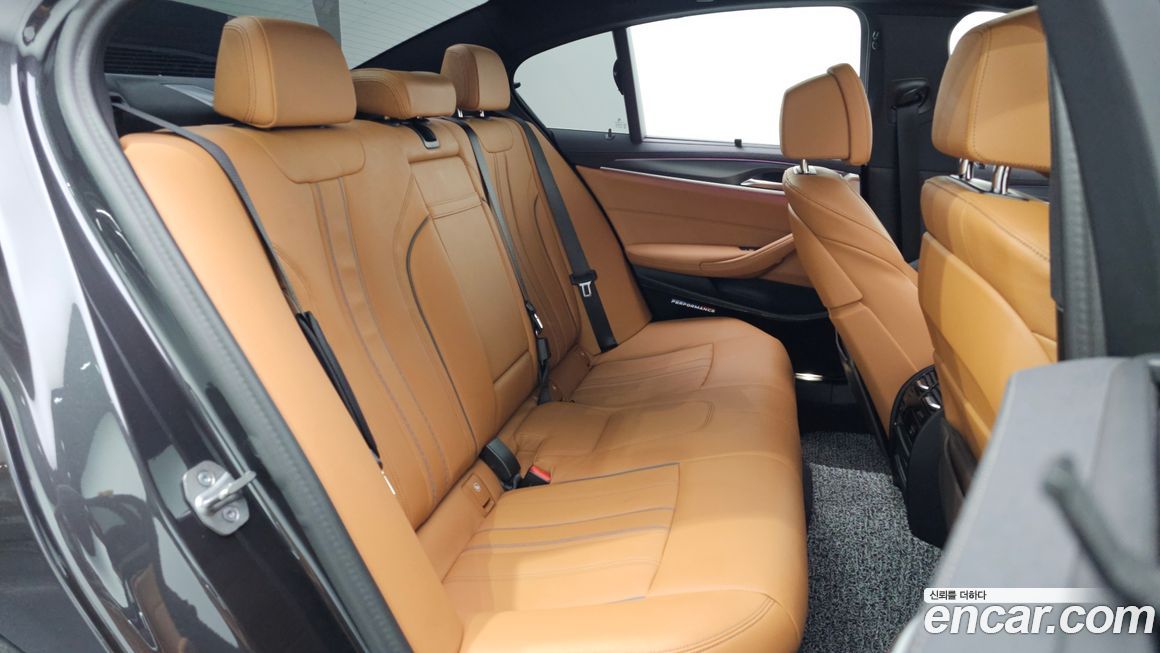 BMW 5-Series 2023