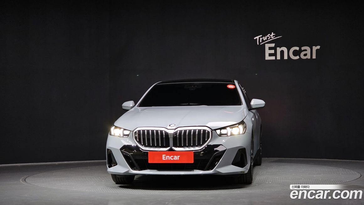 BMW 5-Series 2024