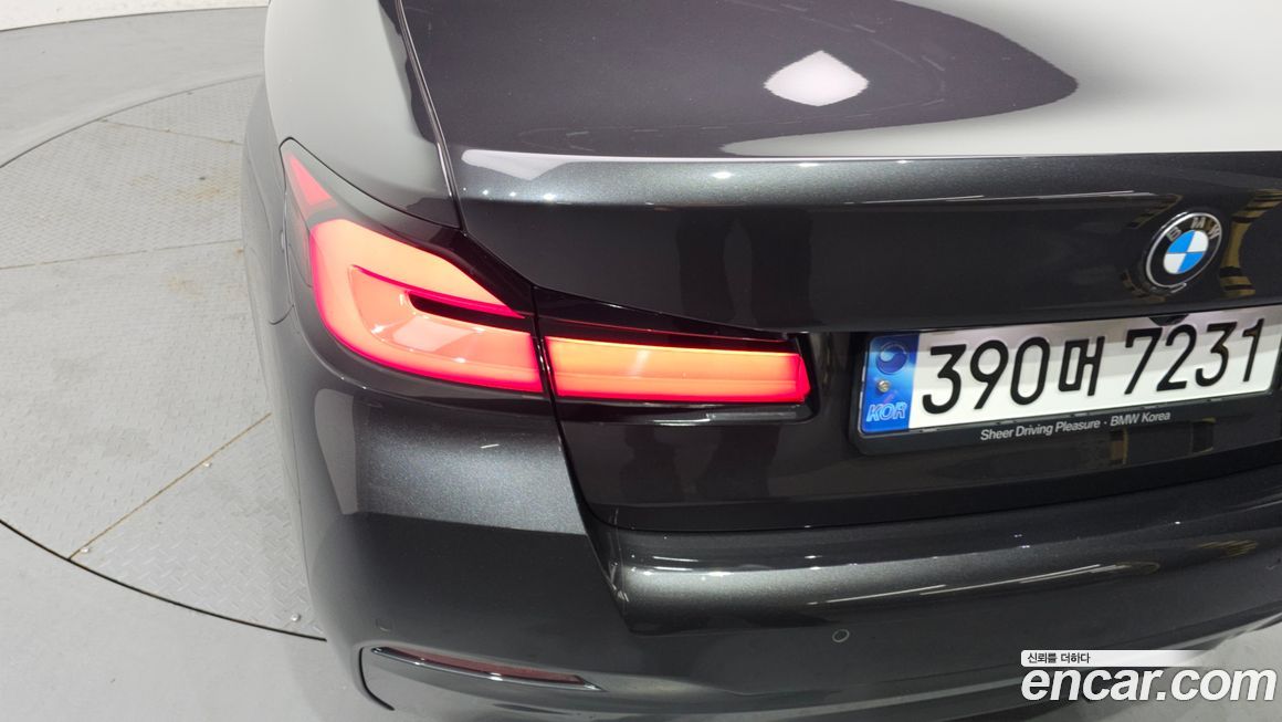 BMW 5-Series 2023