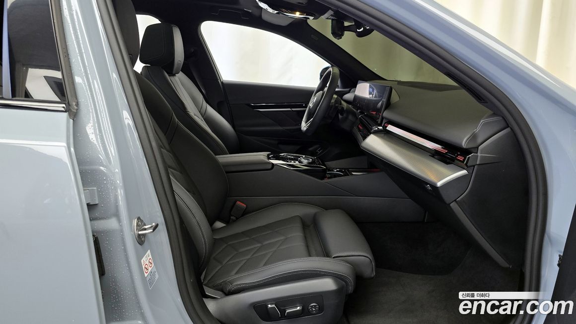 BMW 5-Series 2024