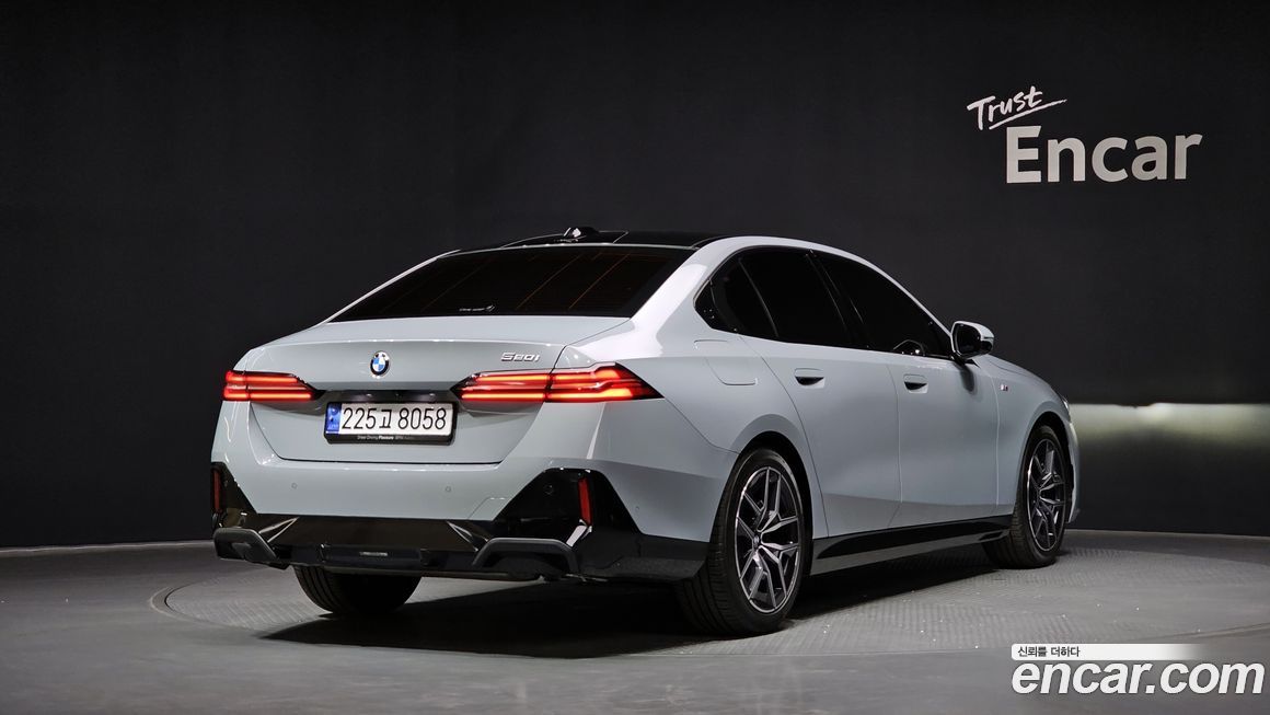 BMW 5-Series 2024
