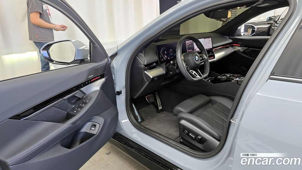 BMW 5-Series 2024