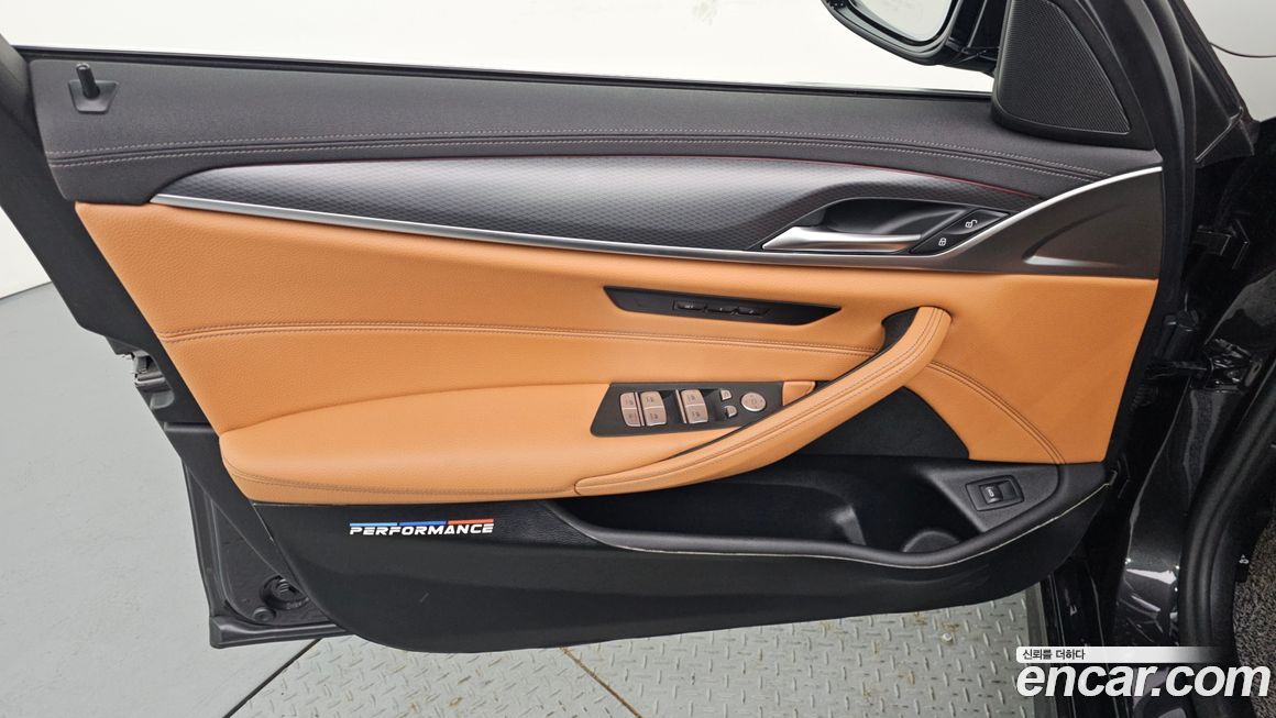 BMW 5-Series 2023