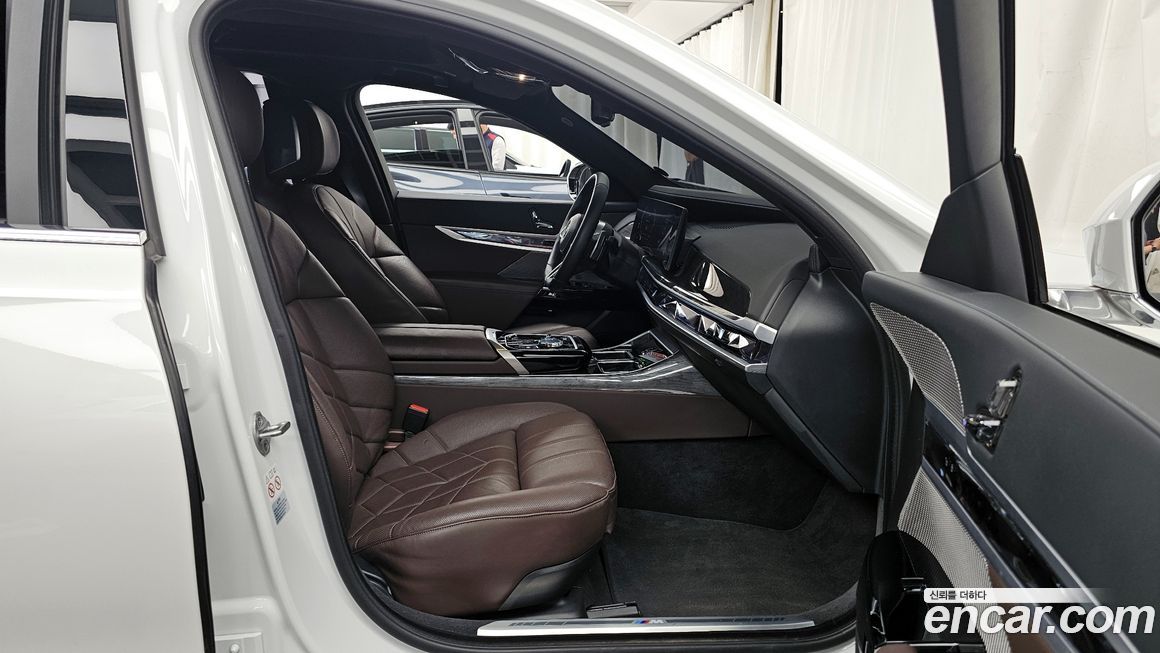 BMW 7-Series 2023