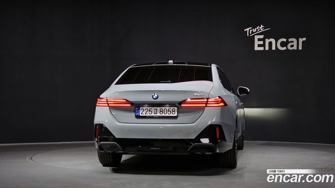 BMW 5-Series 2024