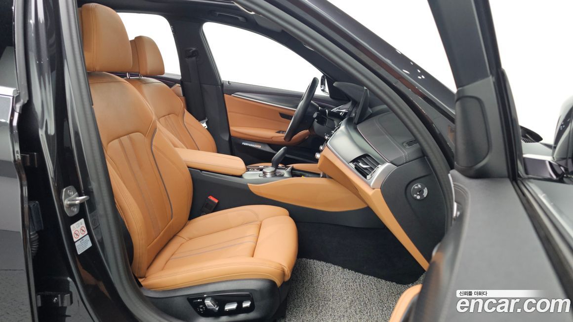 BMW 5-Series 2023