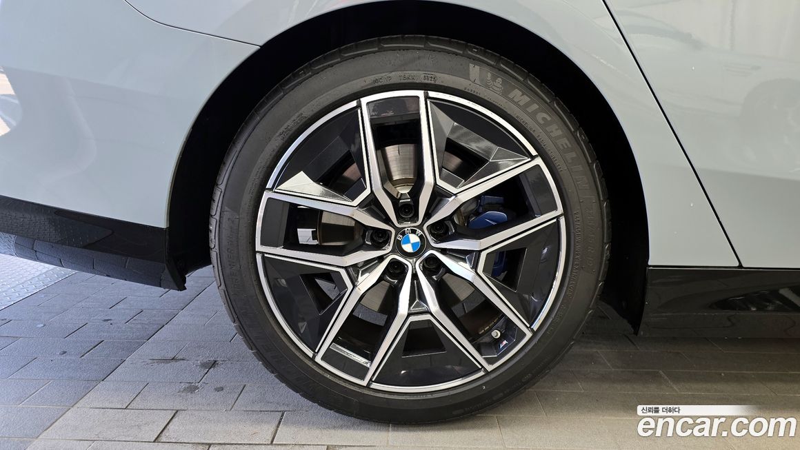 BMW 5-Series 2024