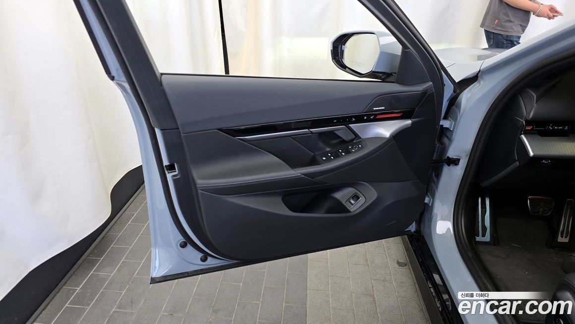 BMW 5-Series 2024
