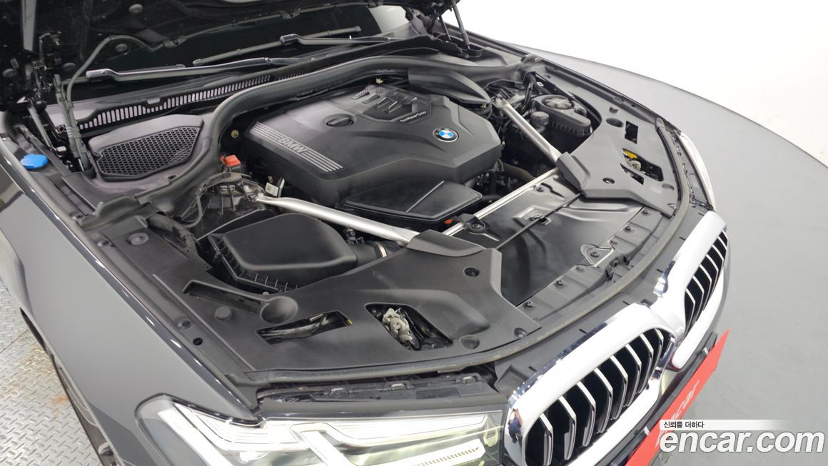 BMW 5-Series 2023