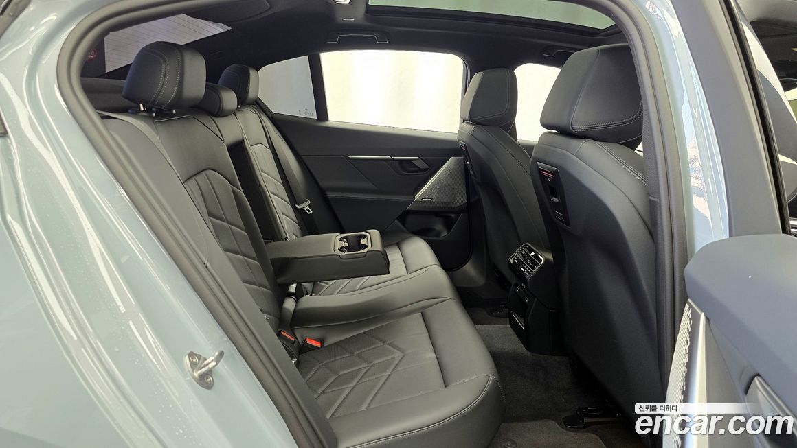 BMW 5-Series 2024