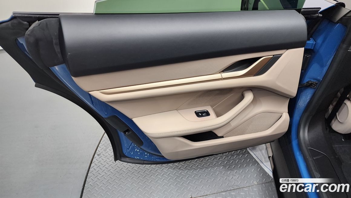 Porsche Taycan 2022