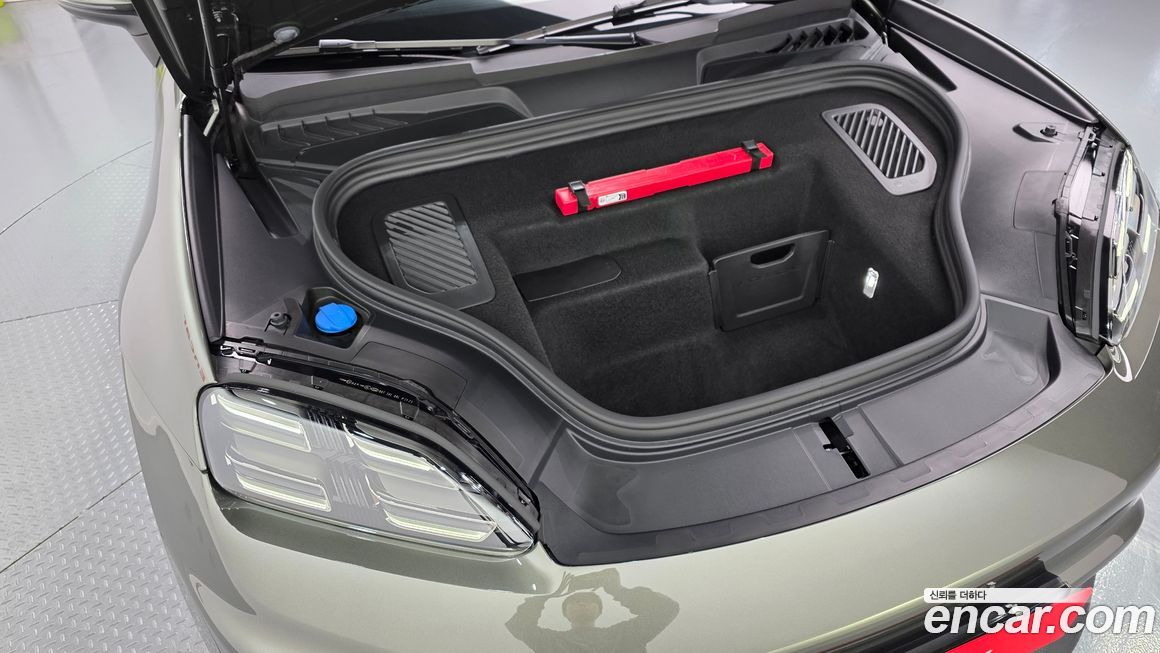 Porsche Macan 2025