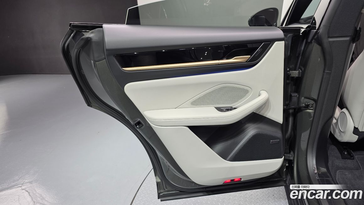 Porsche Macan 2025