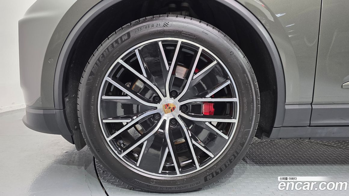 Porsche Macan 2025