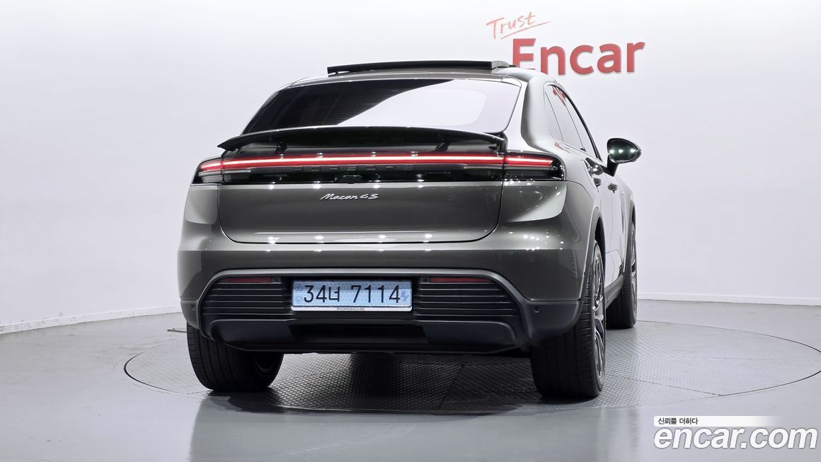 Porsche Macan 2025