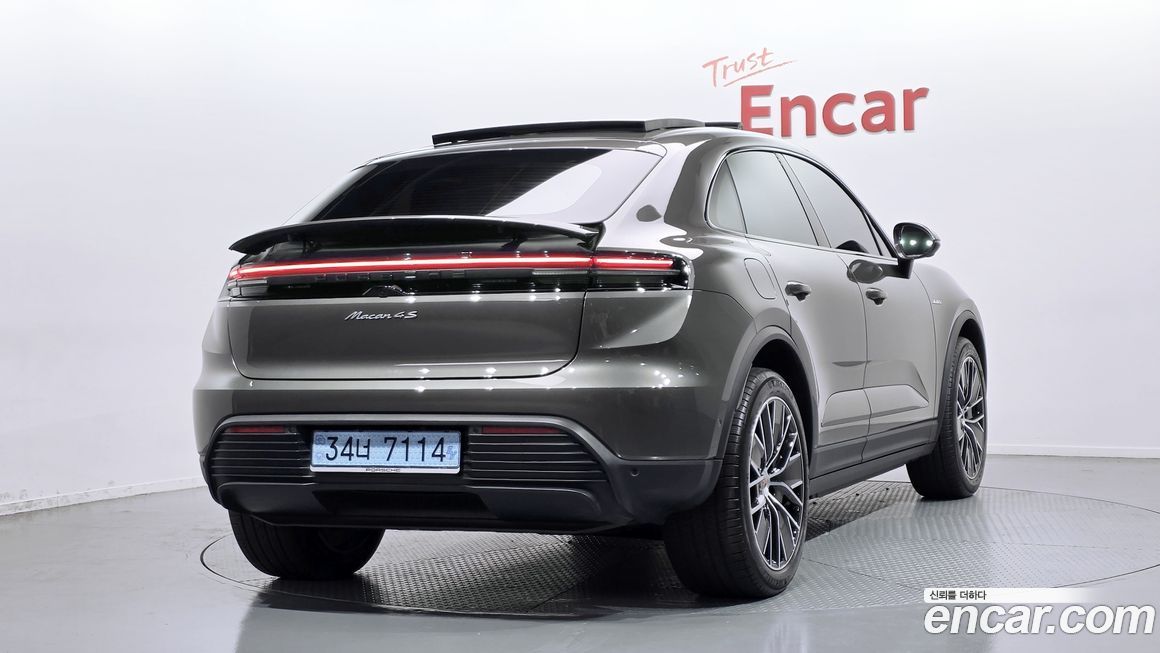 Porsche Macan 2025